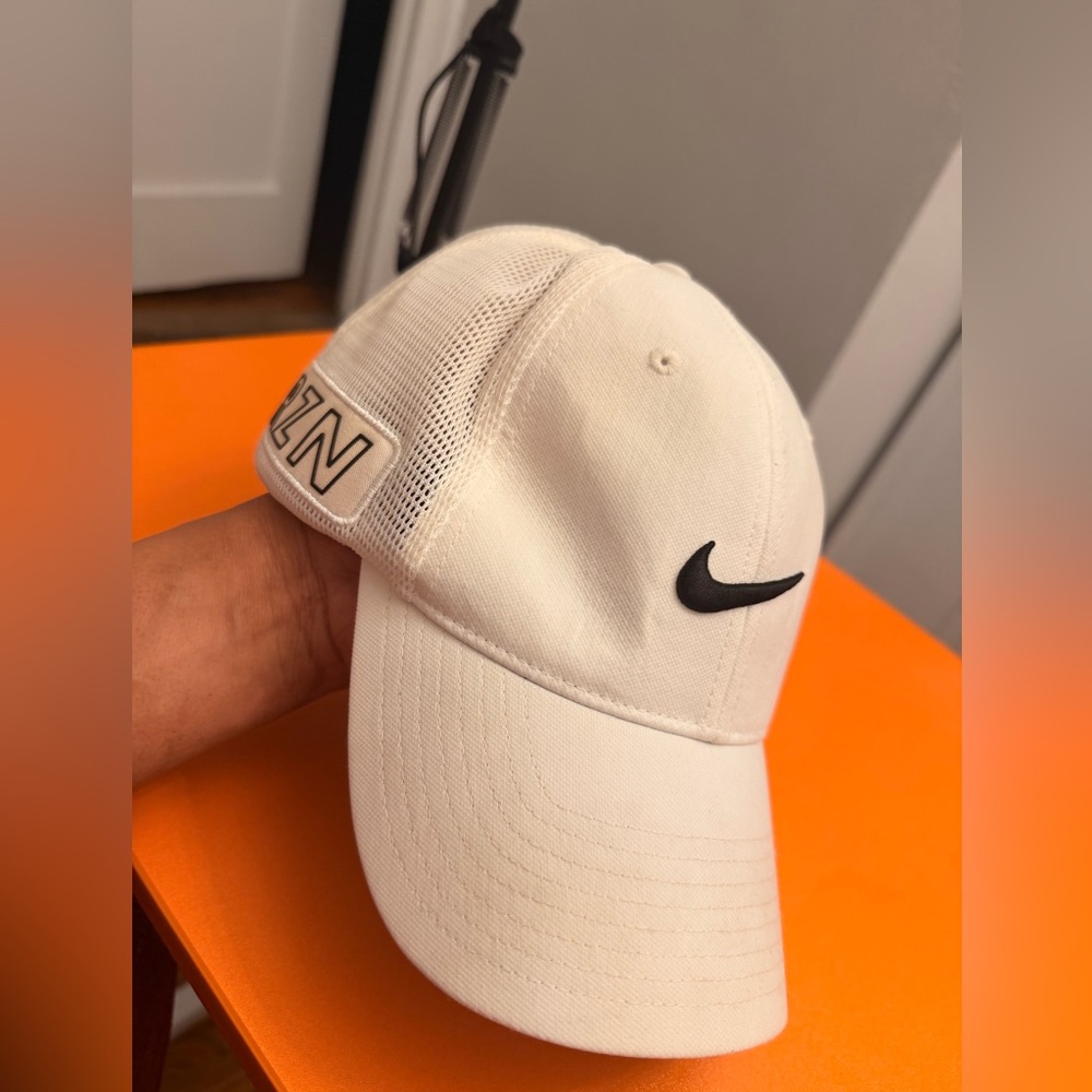 Nike Men's Cap in White with Black Logo rzn  Nike cap